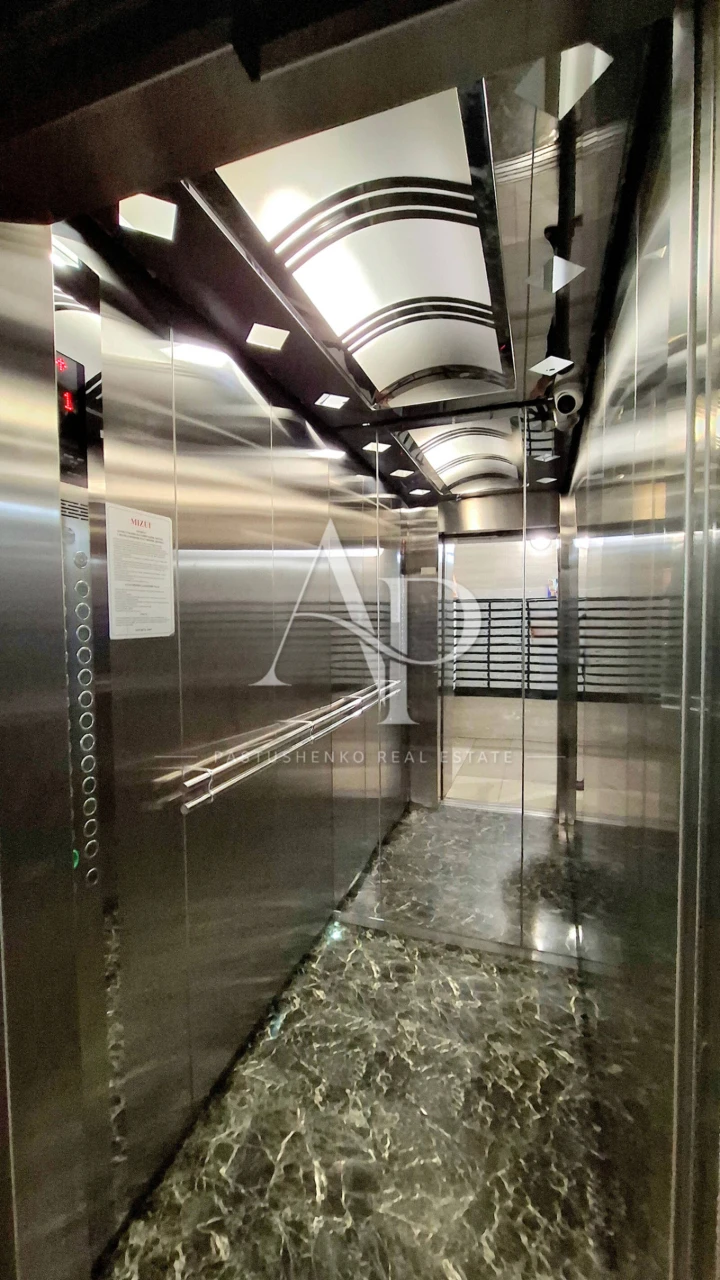 No commission% Sale of a modern studio apartment with renovation in the new