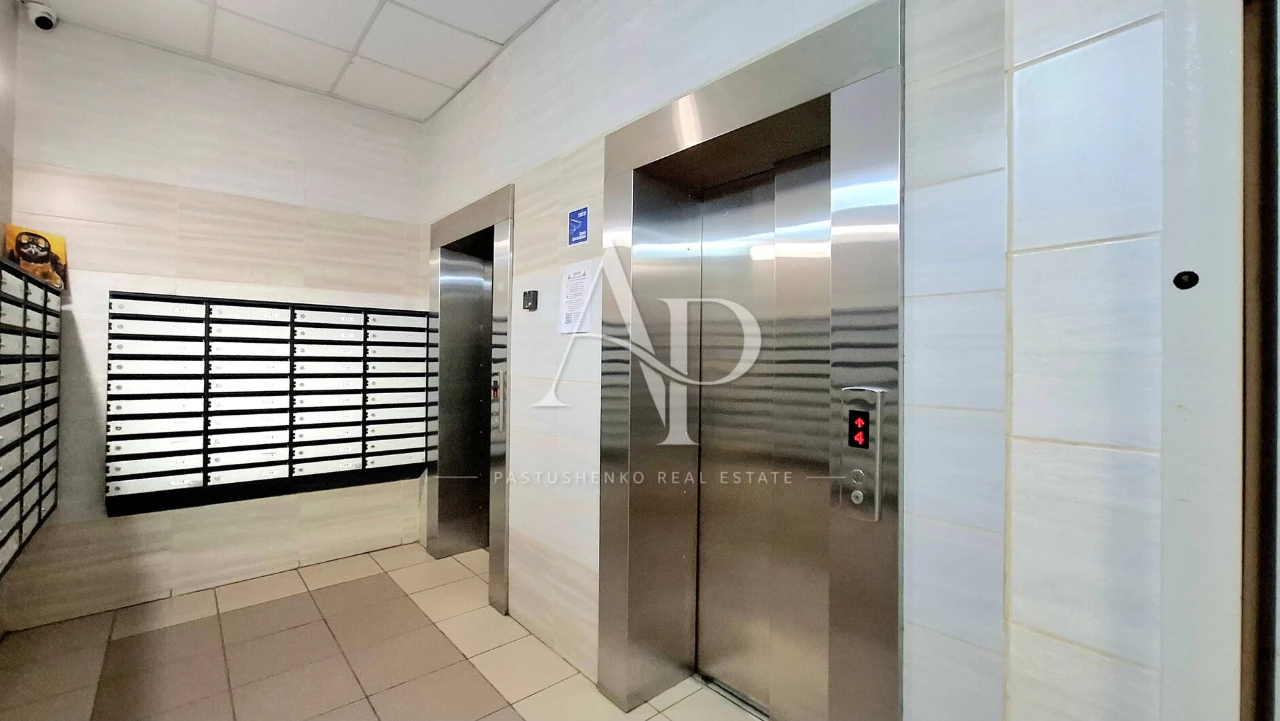 No commission% Sale of a modern studio apartment with renovation in the new
