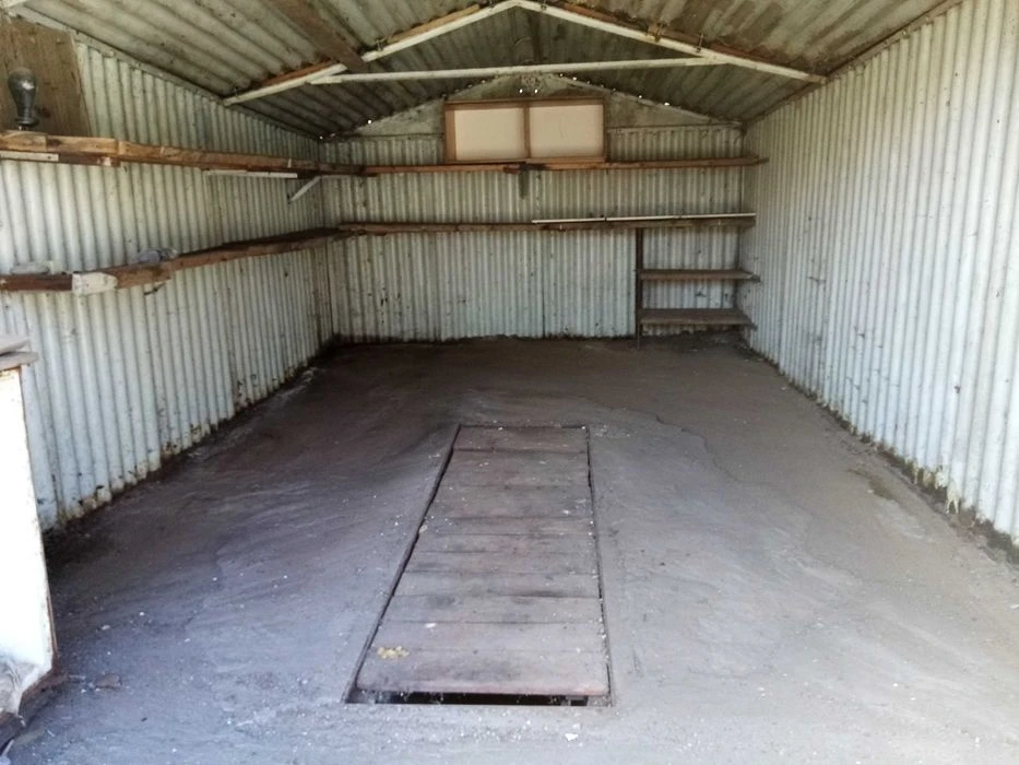 I will sell a garage at the Vzlet parking lot. English rabbi