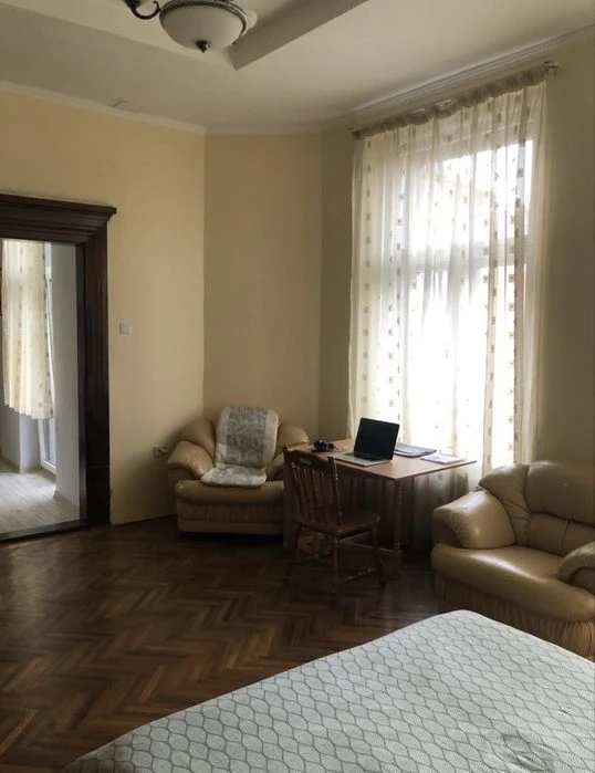 Продаж 1кім квартири, вул Духновича, історичний центр Ужгоро