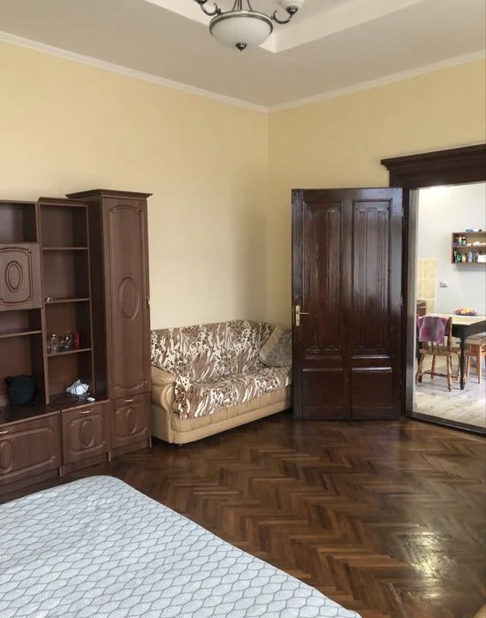 Продаж 1кім квартири, вул Духновича, історичний центр Ужгоро