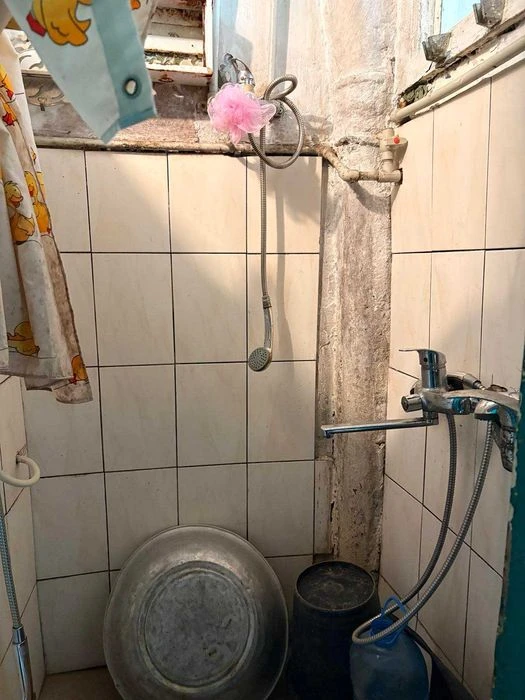 Продам комнату в коммуне в Лузановке