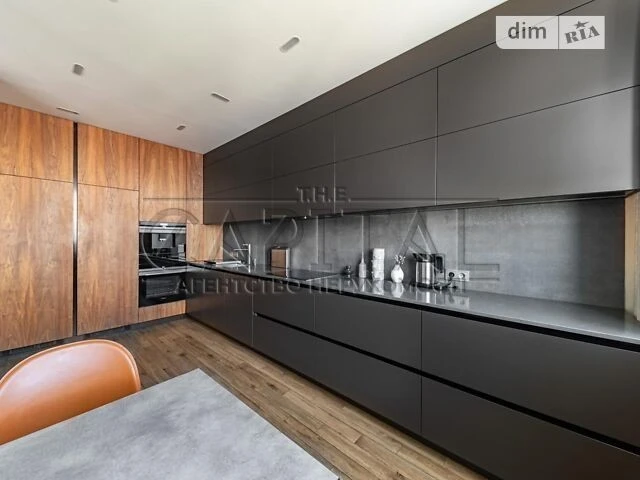 Sale of 3-room apartment 110 sq. m on Valeriy Lobanovskyi Ave.