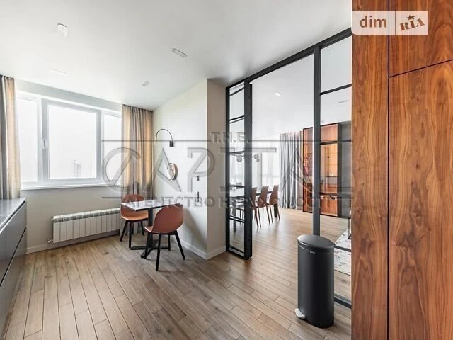 Sale of 3-room apartment 110 sq. m on Valeriy Lobanovskyi Ave.