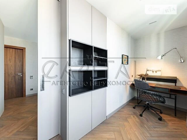 Sale of 3-room apartment 110 sq. m on Valeriy Lobanovskyi Ave.