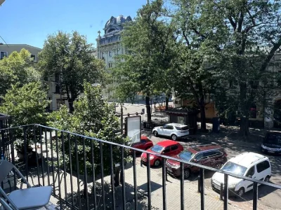 Квартира. Одеса, Дерибасівська вул.