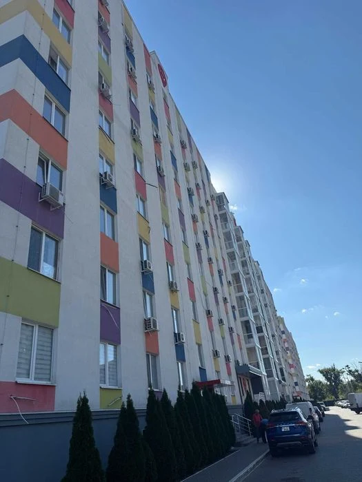 Продам 1 ком.кв.с капитальным ремонтом ,мебелью и техникой м
