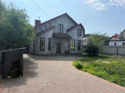 Будинок з ремонтом меблями 280м² ділянка 6,5сот вул Варшавсь