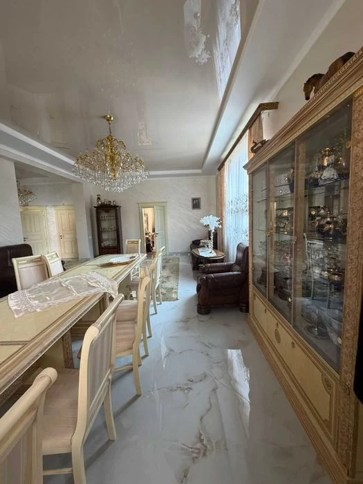 Будинок з ремонтом меблями 280м² ділянка 6,5сот вул Варшавсь