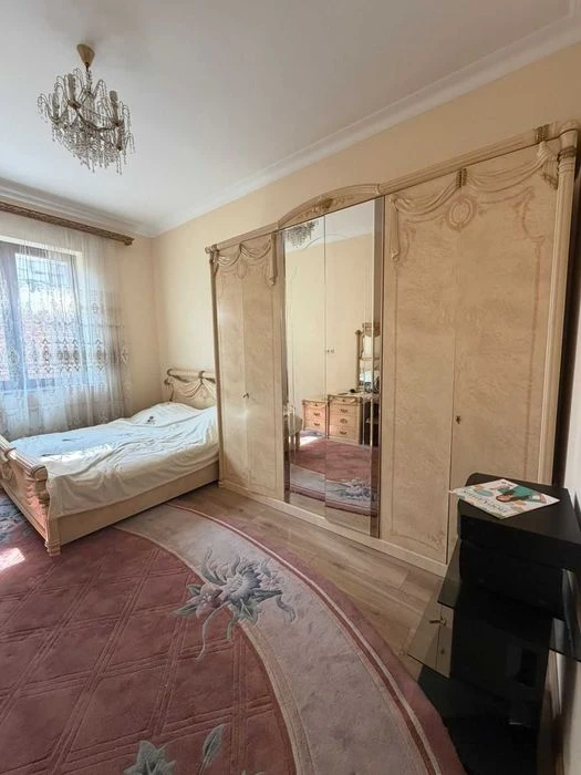 Будинок з ремонтом меблями 280м² ділянка 6,5сот вул Варшавсь
