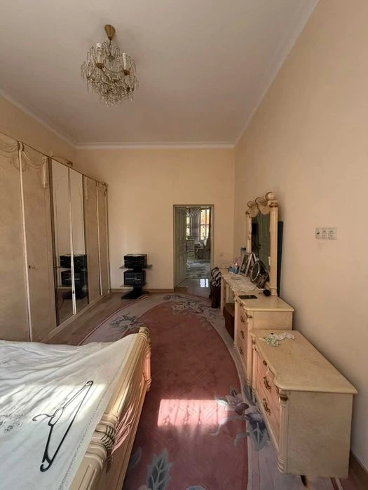 Будинок з ремонтом меблями 280м² ділянка 6,5сот вул Варшавсь