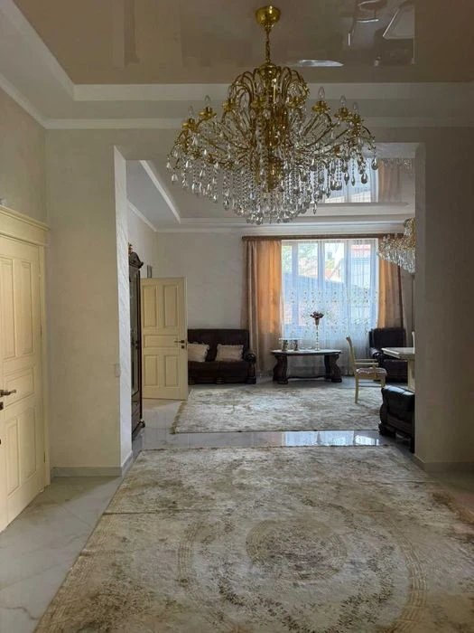 Будинок з ремонтом меблями 280м² ділянка 6,5сот вул Варшавсь