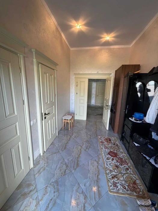 Будинок з ремонтом меблями 280м² ділянка 6,5сот вул Варшавсь