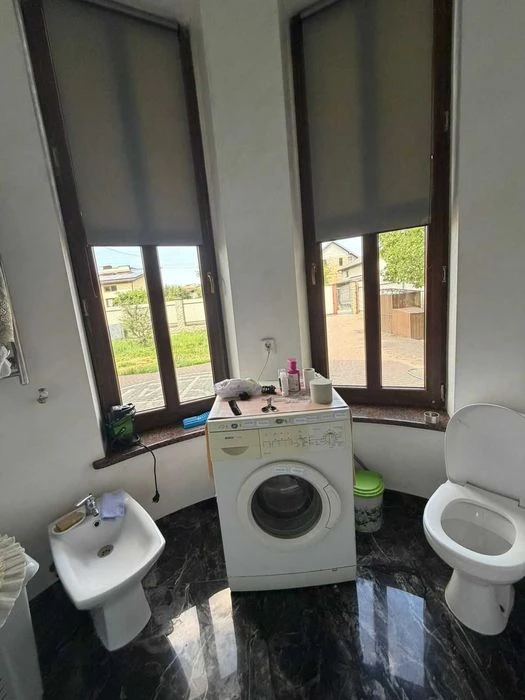 Будинок з ремонтом меблями 280м² ділянка 6,5сот вул Варшавсь