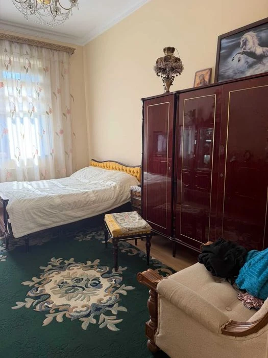 Будинок з ремонтом меблями 280м² ділянка 6,5сот вул Варшавсь