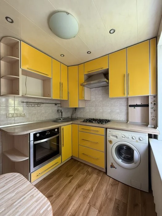 3-кімнатна квартира 52 м² біля 11 школи та Акваарени
