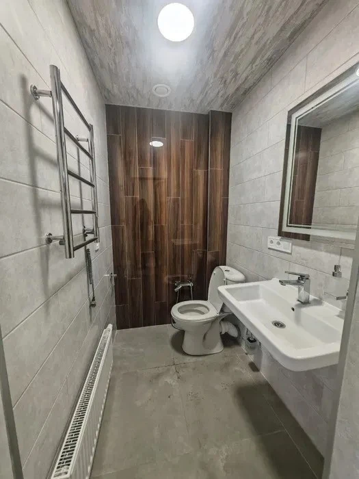 Оренда будинку 180 м², Вітряні Гори вул.