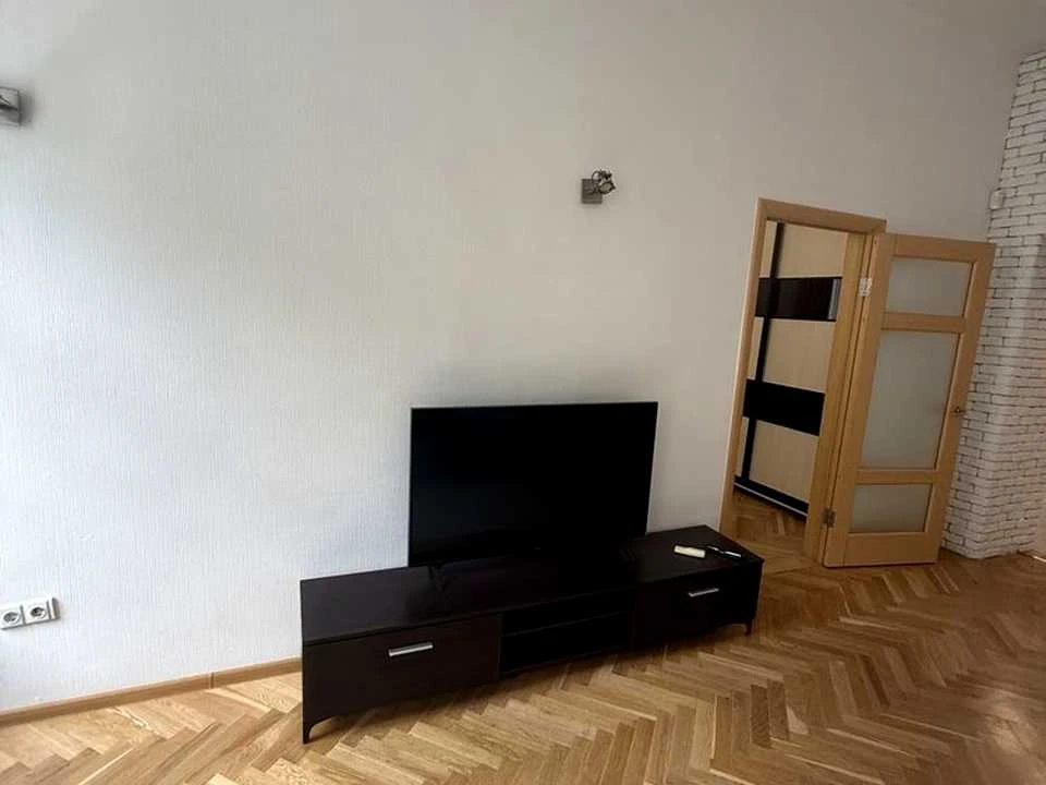 Квартира. Київ, Інститутська вул.