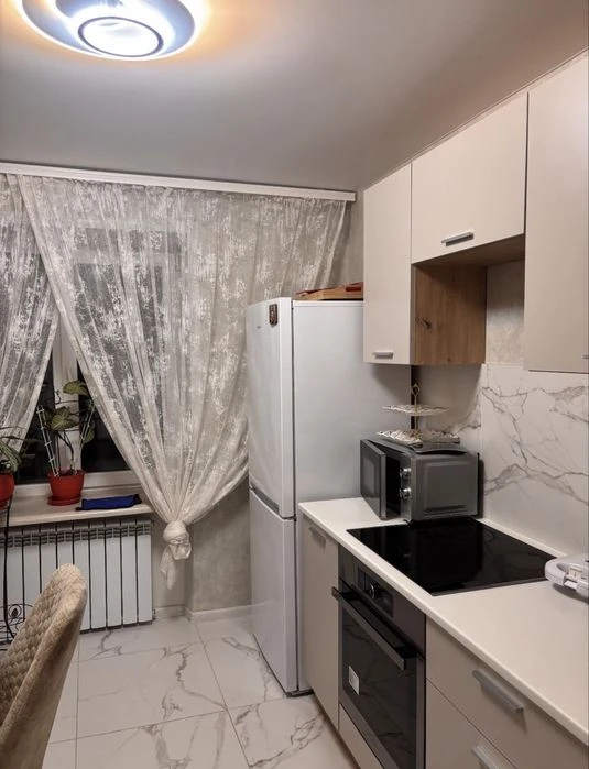 Продам 2-х кімнатну квартиру в Комунарському районі