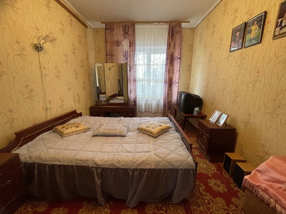 Продаж будинку з гаражем в Широкій Балці