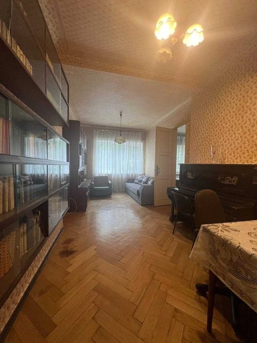 Продам 3 к кв Центр проспект Независимости Сталинка 71 кв м