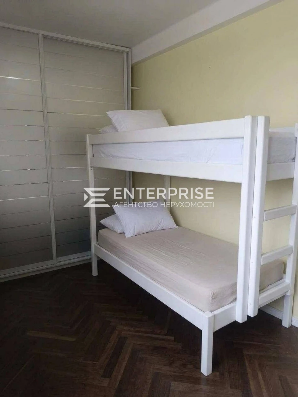 Продаж 2к квартири вул. Бойчука, Печерський р. метро Звірине