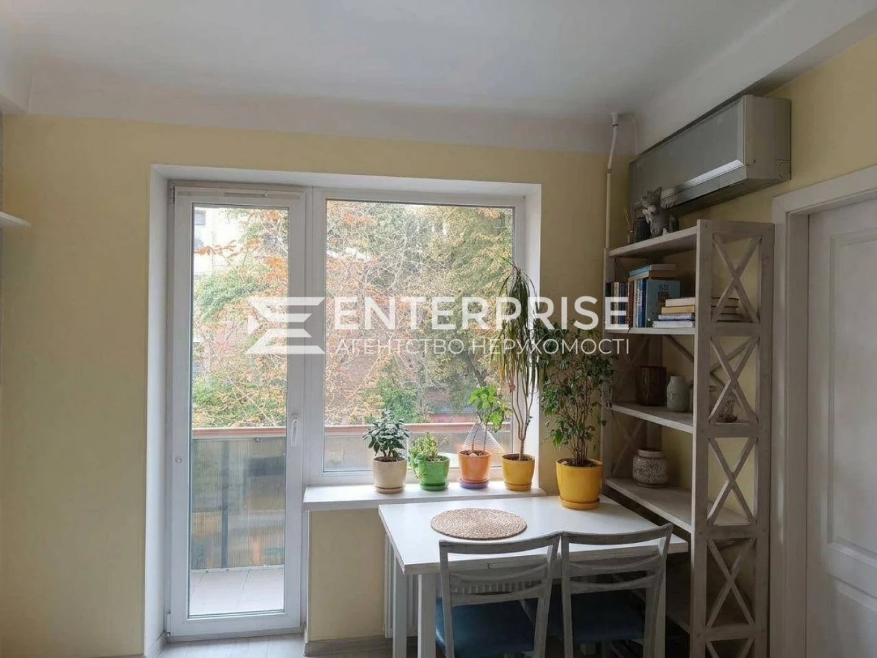 Продаж 2к квартири вул. Бойчука, Печерський р. метро Звірине