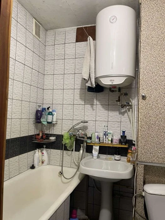 Продаж великої 1к квартири поліпшеного планування.