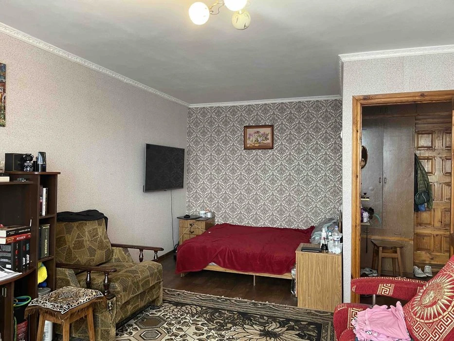 Продаж великої 1к квартири поліпшеного планування.