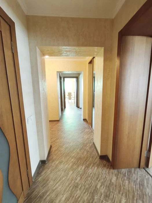 В ПРОДАЖІ 3-кімн в НОВОБУДОВІ з НОВИМ ремонтом, меблі і техн