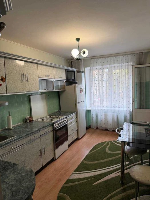 Продається 4к квартира з ремонтом в центрі.Початок стометрів