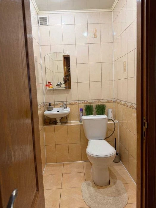 Продається 4к квартира з ремонтом в центрі.Початок стометрів