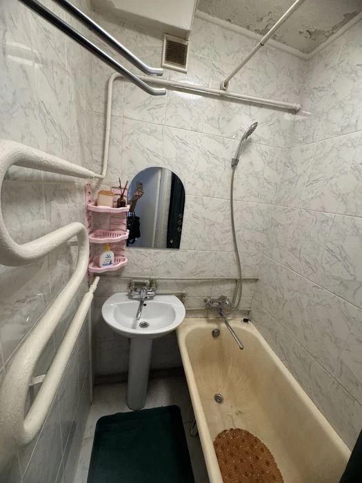 Продам 3 кімнатну квартиру м.23 серпня,вул.Клочківська