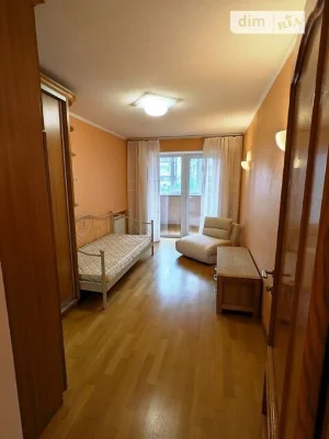 Довготривала оренда 3к квартири на вул. Срібнокільська 20 •