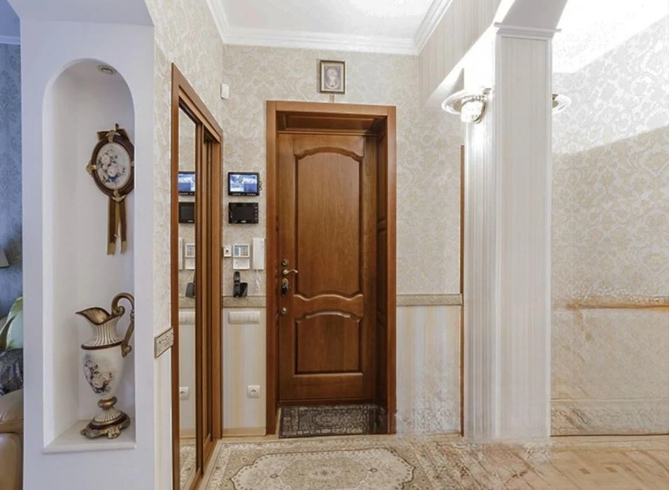 4-room apartment WALKING AND LIVING + garage in the area of the Ukraina shopping center