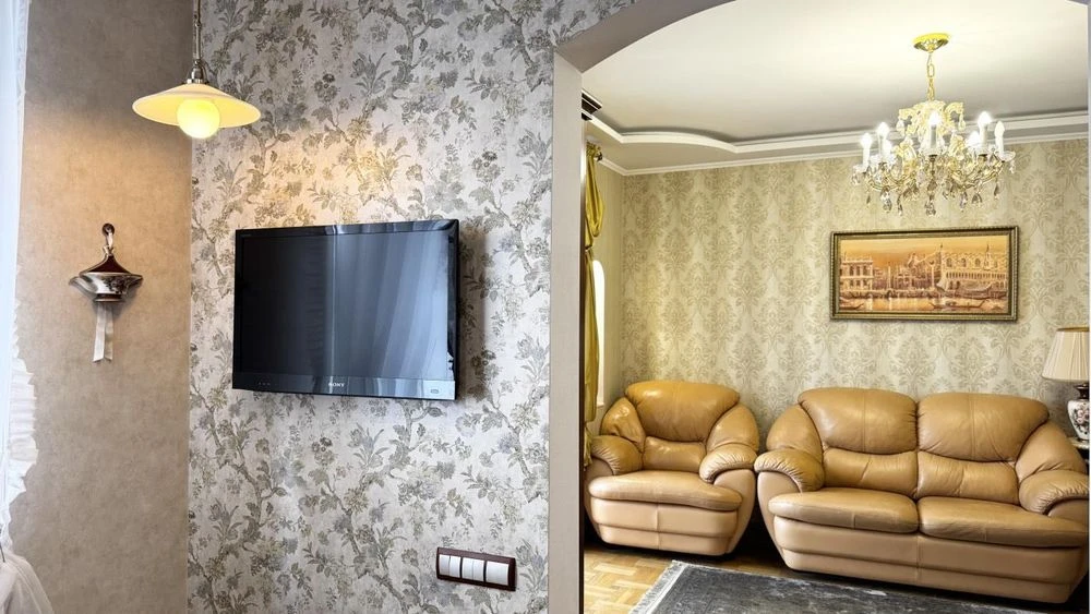 4-room apartment WALKING AND LIVING + garage in the area of the Ukraina shopping center