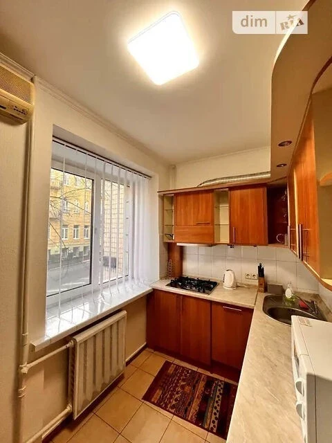 Довготривала оренда 2к квартири на вул. Мала Житомирська 10