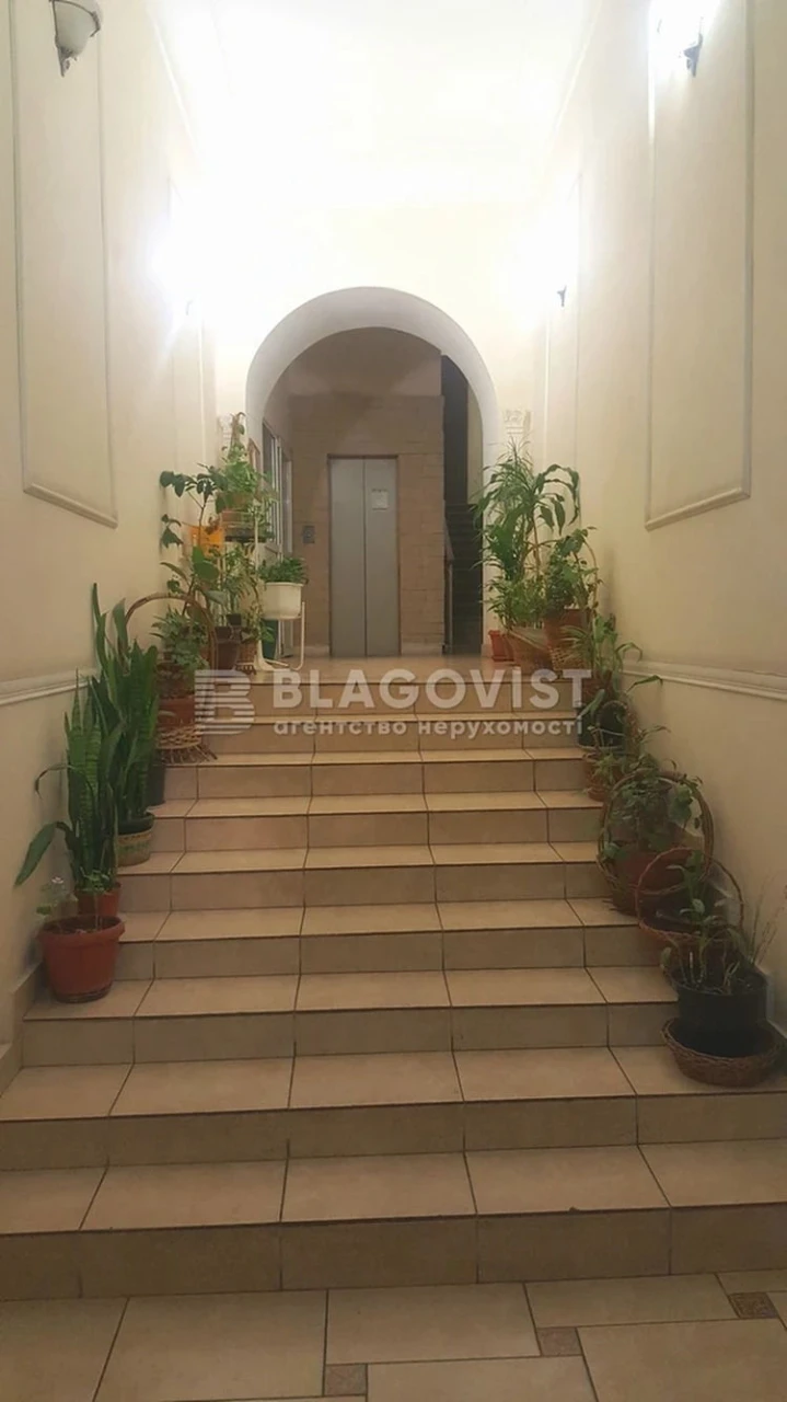 Продаж квартири вул. Тарасівська 30 в Києві / W-7469218