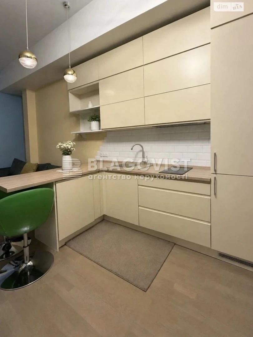Продаж квартири вул. Хмельницького Богдана 57 в Києві / W-74