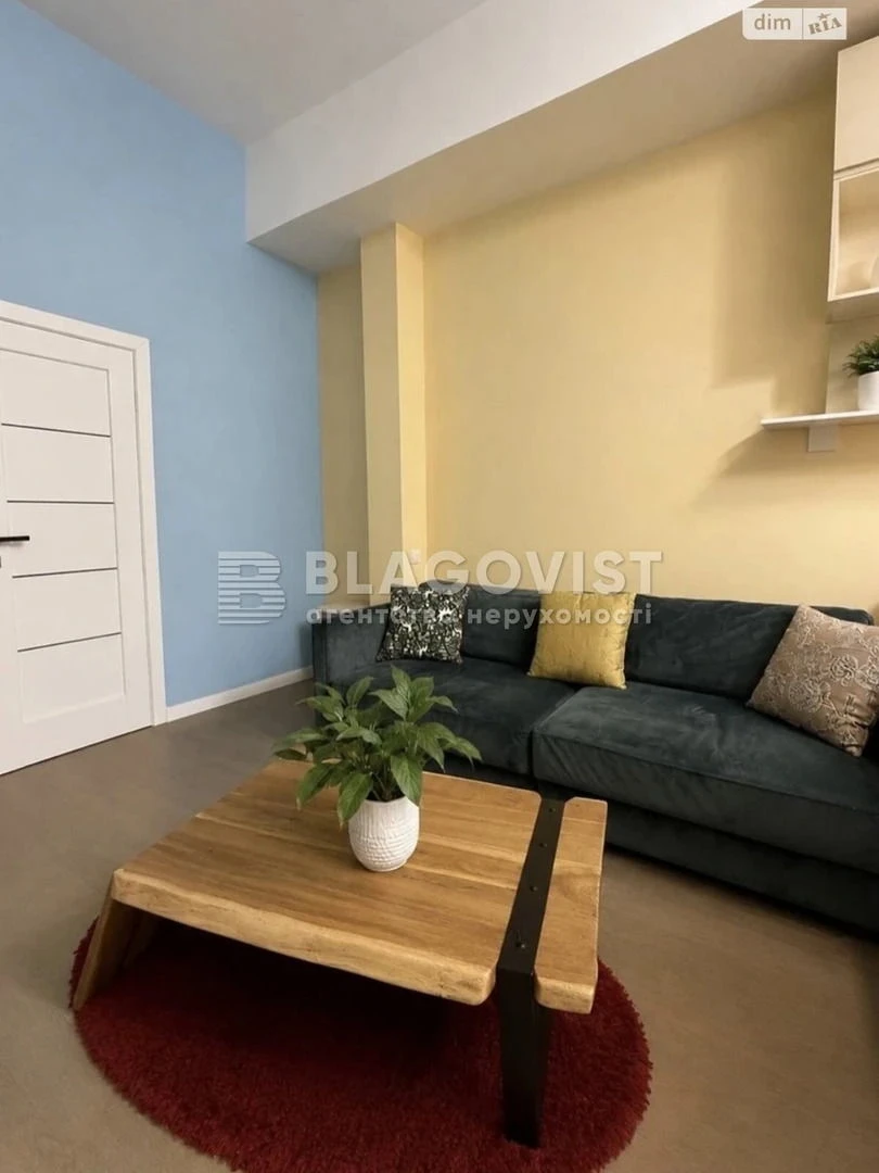 Продаж квартири вул. Хмельницького Богдана 57 в Києві / W-74