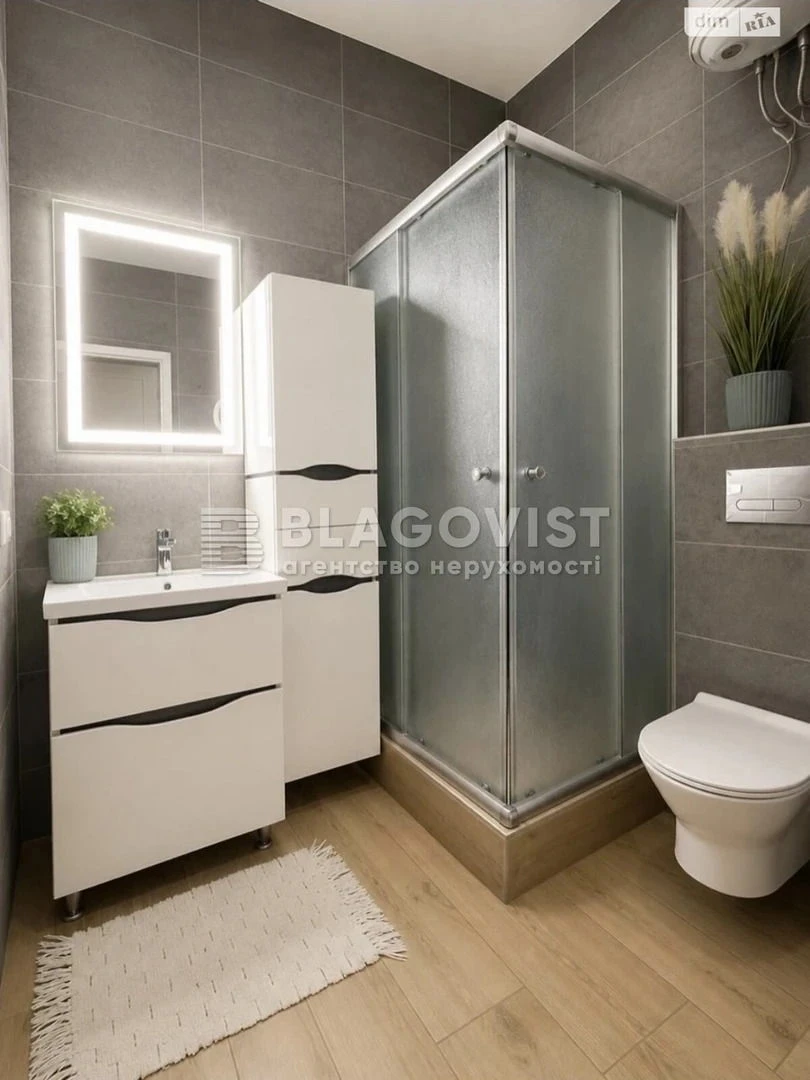 Продаж квартири вул. Хмельницького Богдана 57 в Києві / W-74