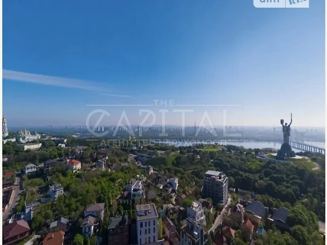 Продаж 1к квартири 50 кв. м на вул. Старонаводницька 42-44 •