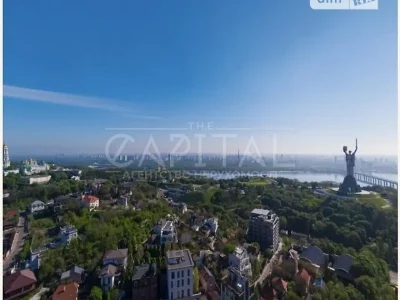 Продаж 1к квартири 50 кв. м на вул. Старонаводницька 42-44 •
