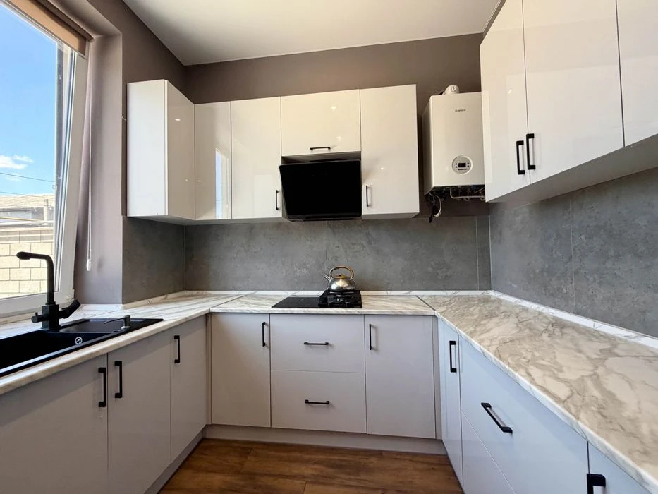 ПРОДАМ Дом с бассейном, ремонтом и мебелью, укрытием - 170 м
