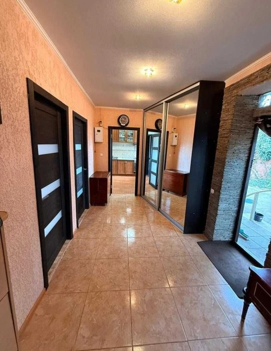 Продаж будинку 66 м2. Сертифікат. Метро Наукова.