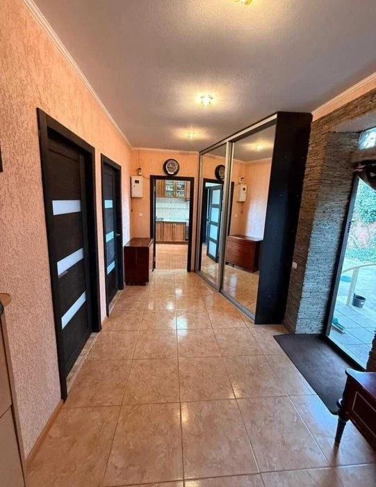 Продаж будинку 66 м2. Сертифікат. Метро Наукова.
