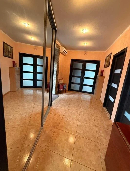 Продаж будинку 66 м2. Сертифікат. Метро Наукова.