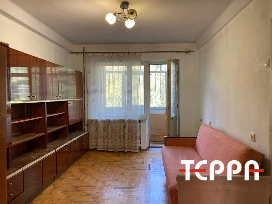 Продаж 2-кімнатної квартири  у цегляному  будинку