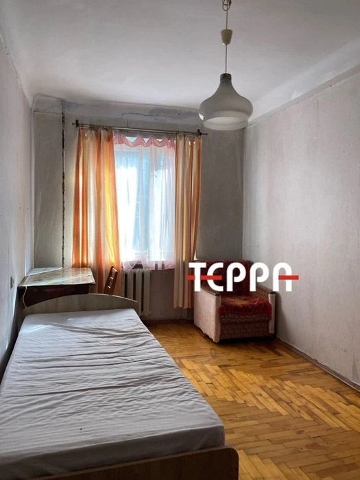 Продаж 2-кімнатної квартири  у цегляному  будинку