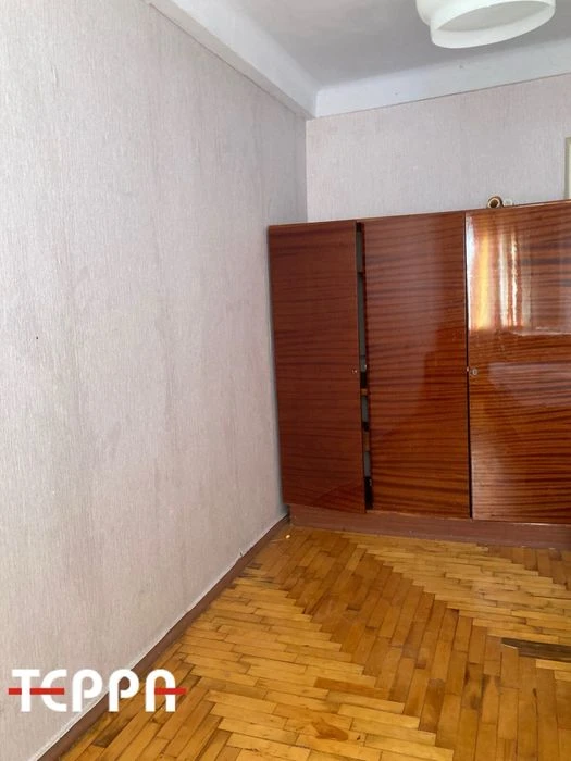 Продаж 2-кімнатної квартири  у цегляному  будинку